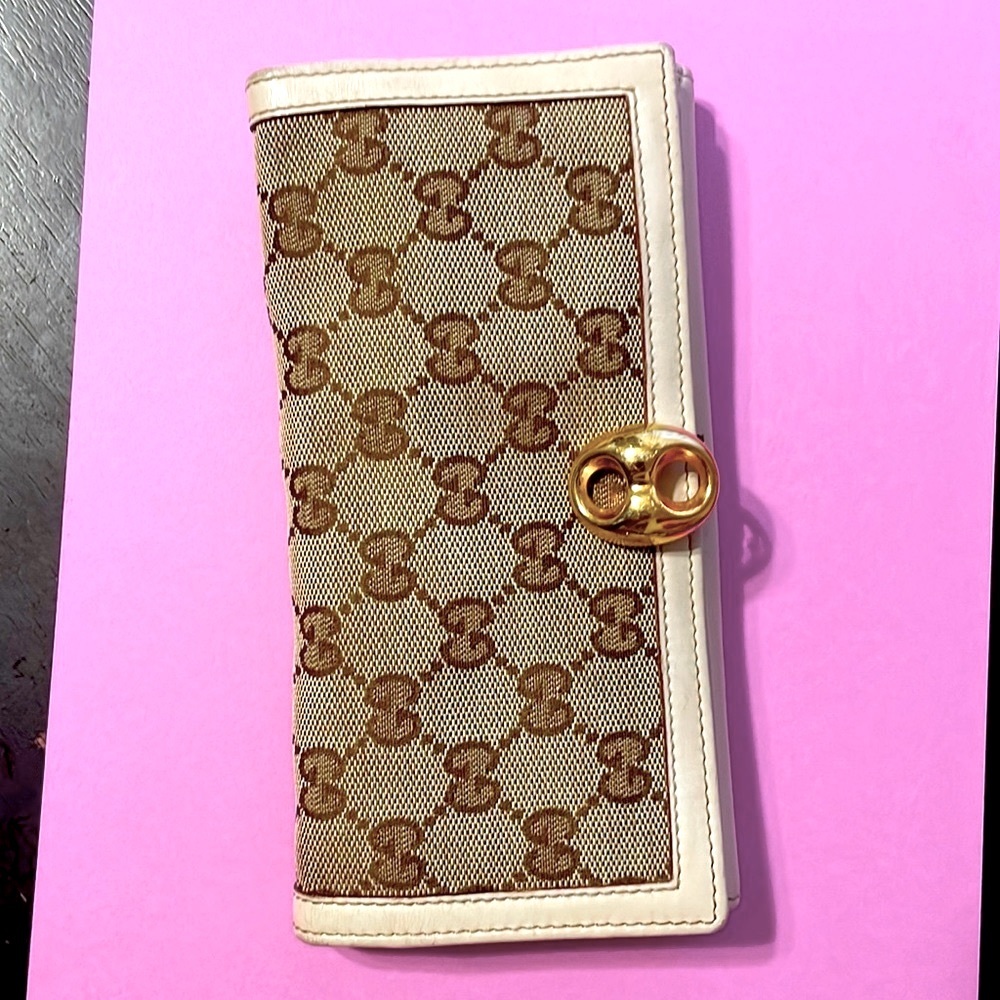 Authentic gucci wallet